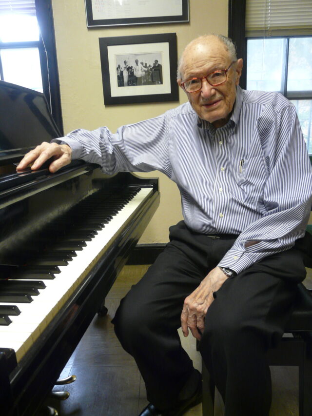 German Diez sitting at a piano